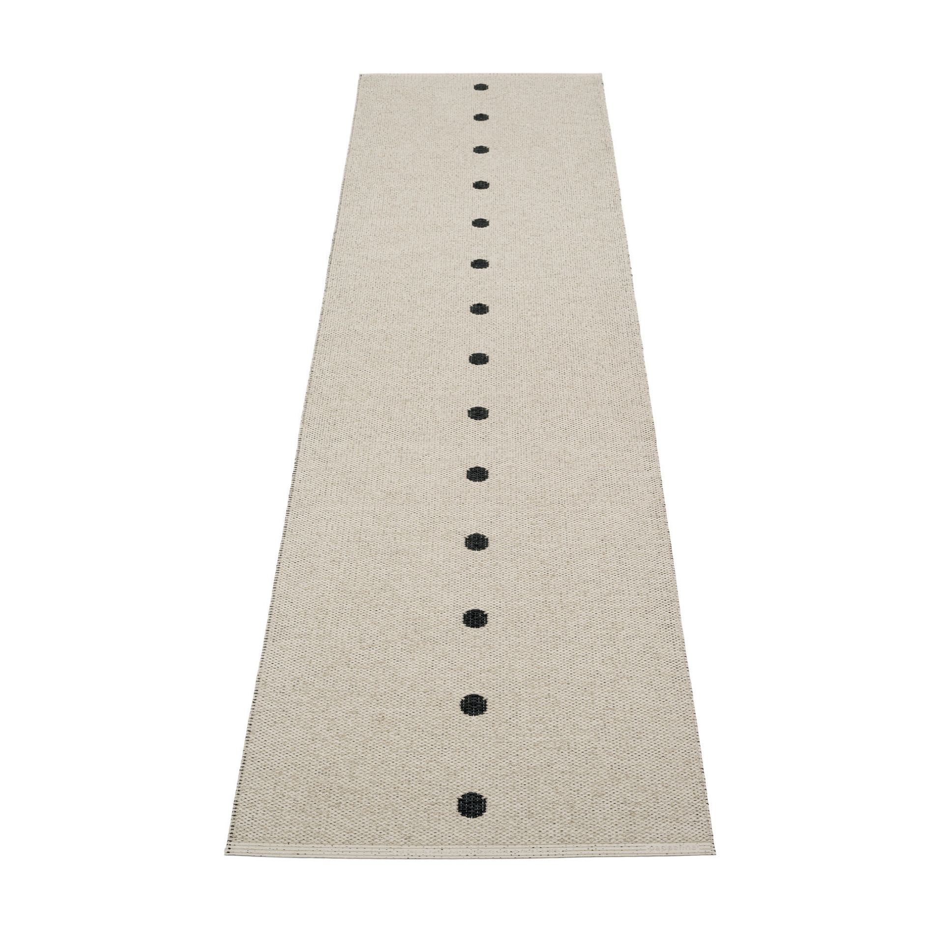 Pappelina Peg Kunststoffteppich 70x280 cm in Beige mit schwarzen Punkten, ein moderner Teppich für Innenräume.