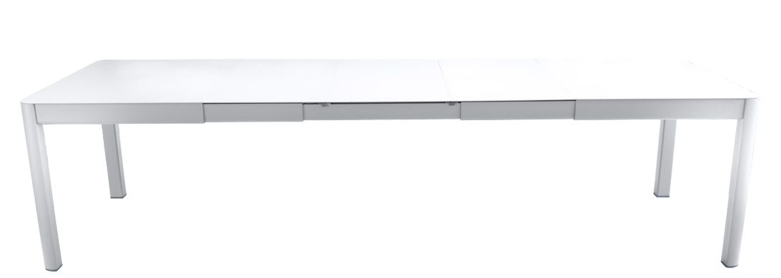 Weißer Ribambelle Tisch von Fermob für den Außenbereich, ausziehbar für mehr Platz, modernes Design.