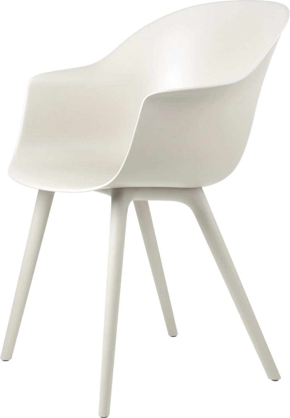 Gubi Bat Chair in Alabaster White: Moderner Esszimmerstuhl für Outdoor-Bereiche mit Armlehnen und vier Beinen.