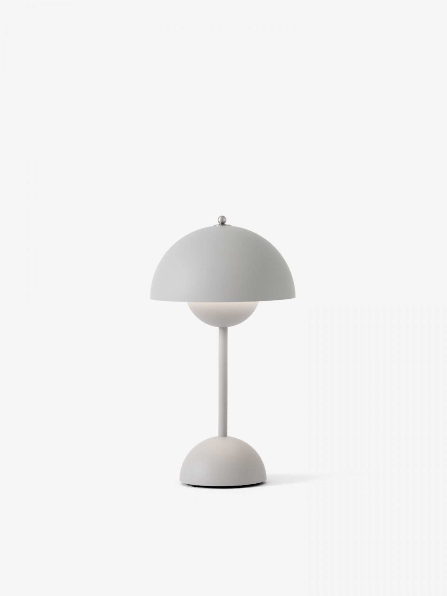 Bloempot VP9 Draagbare Oplaadbare Lamp / Tafellamp met USB LICHTGRIJS MAT AndTradition UNIEK EXEMPLAAR