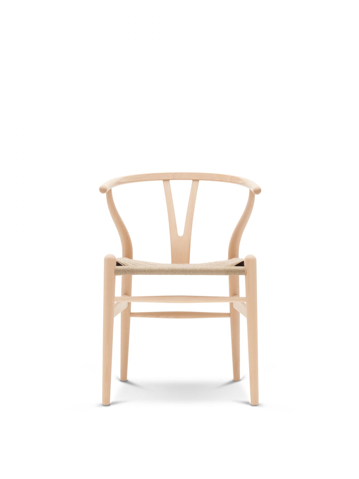 CH24 Wishbone Chair aus Buchenholz mit naturfarbener Papierkordel-Sitzfläche, ein Designklassiker von Carl Hansen & Søn.