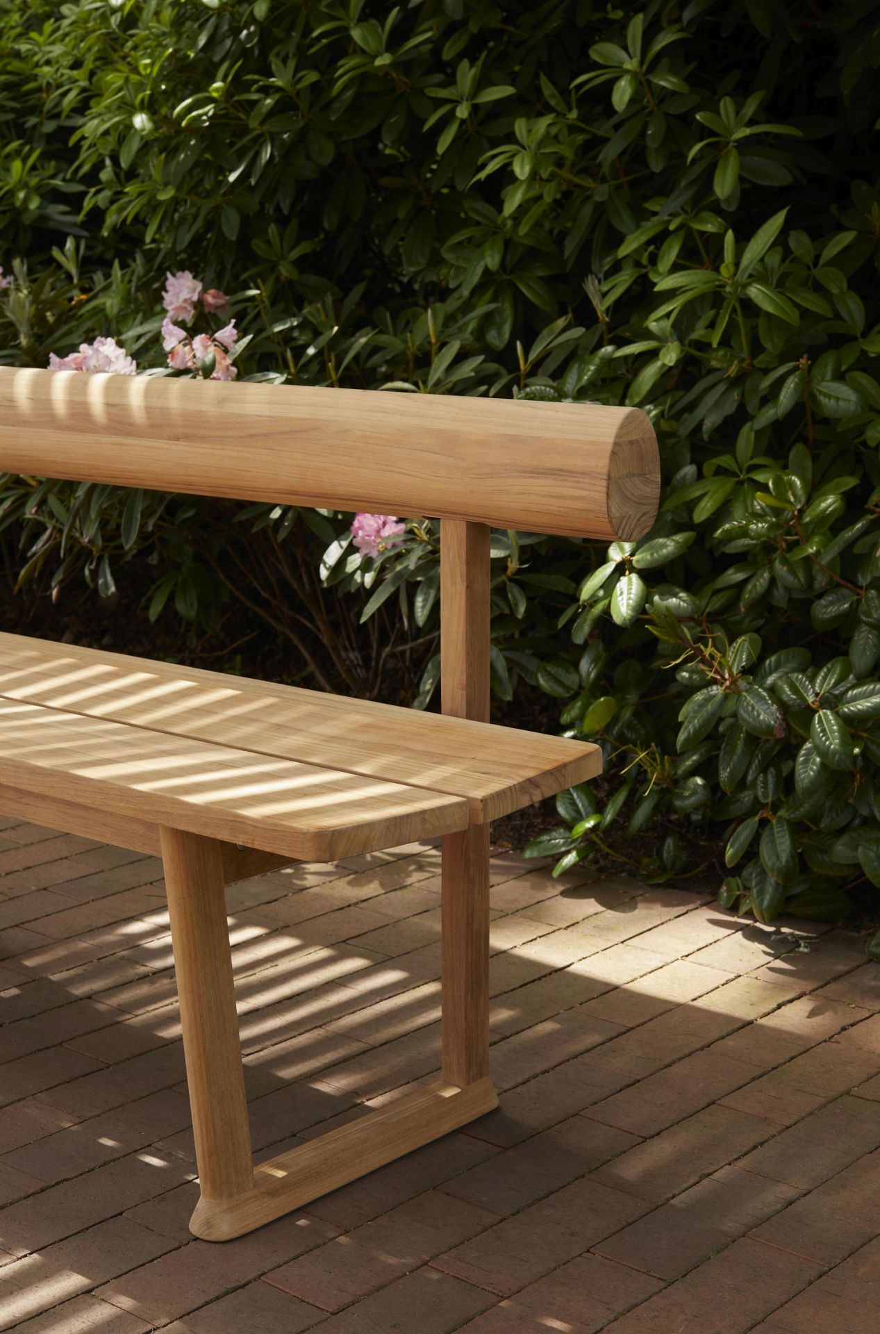 Banco Bank Teak Outdoor von Skagerak by Fritz Hansen, Gartenbank aus Teakholz mit Rückenlehne.
