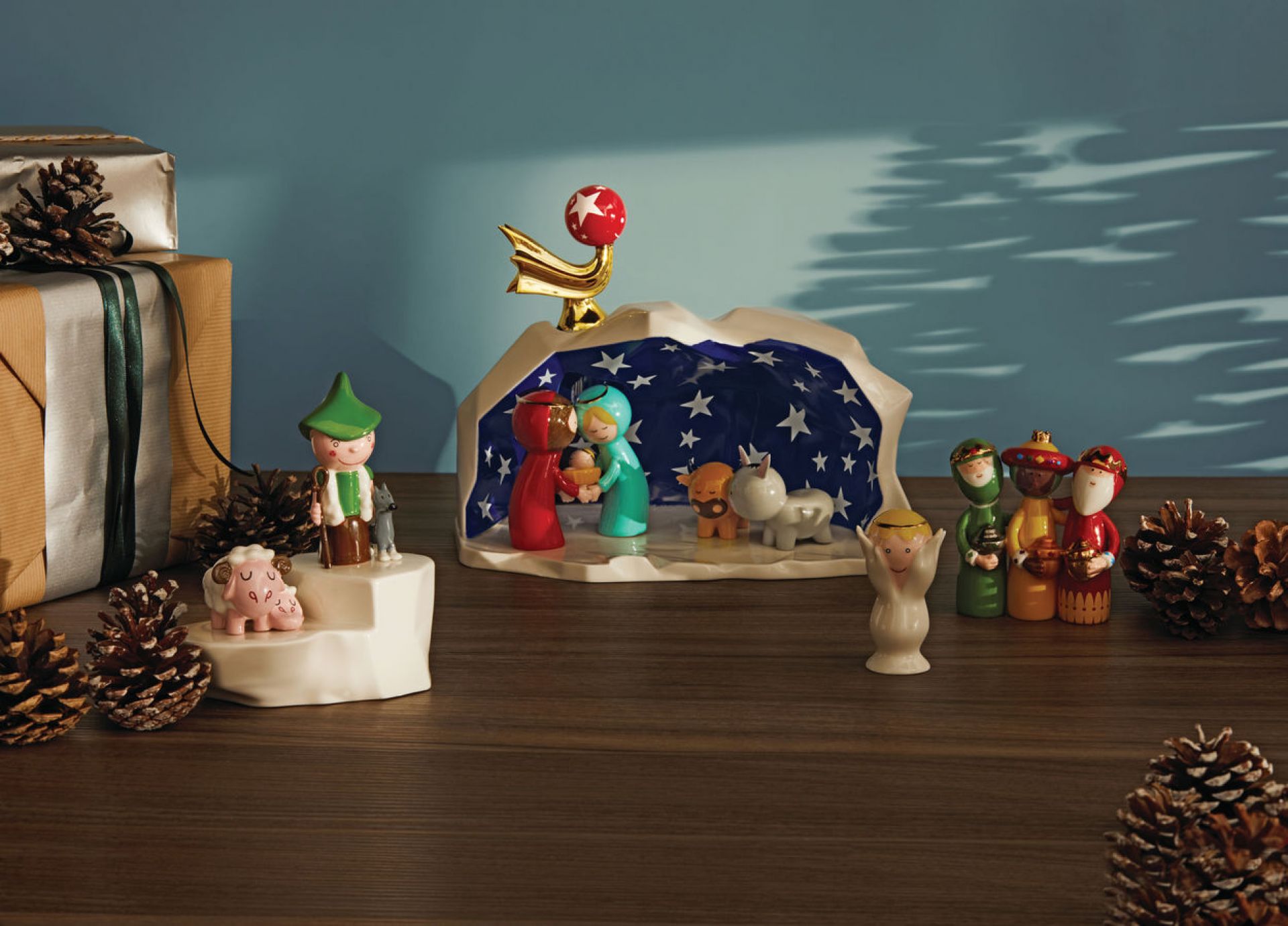 Alessi Krippe "Stella Cometa" AGJ01 aus Porzellan, detailreiche Weihnachtsdekoration mit Heiliger Familie und Hirten.