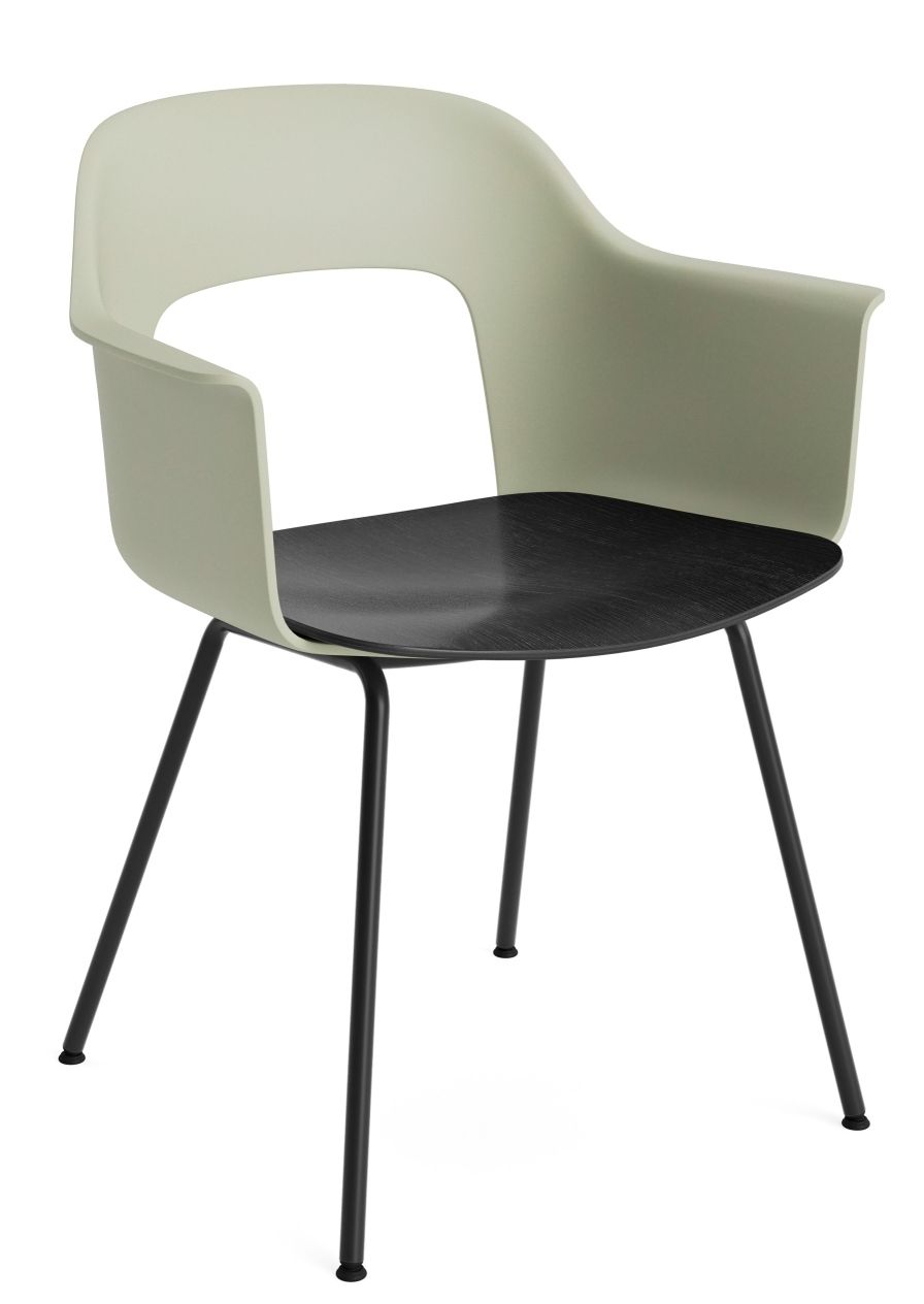 Layout Armchair 212 von Hay, ein moderner Armlehnstuhl in Beige mit schwarzer Sitzfläche und filigranem Metallgestell.