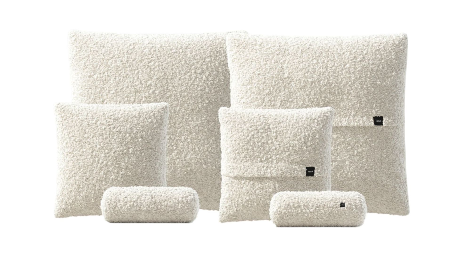 Vetsak Pillow Set: Flauschiges 6-teiliges Kissen-Set in Creme, bestehend aus drei Kissen und zwei Nackenrollen.