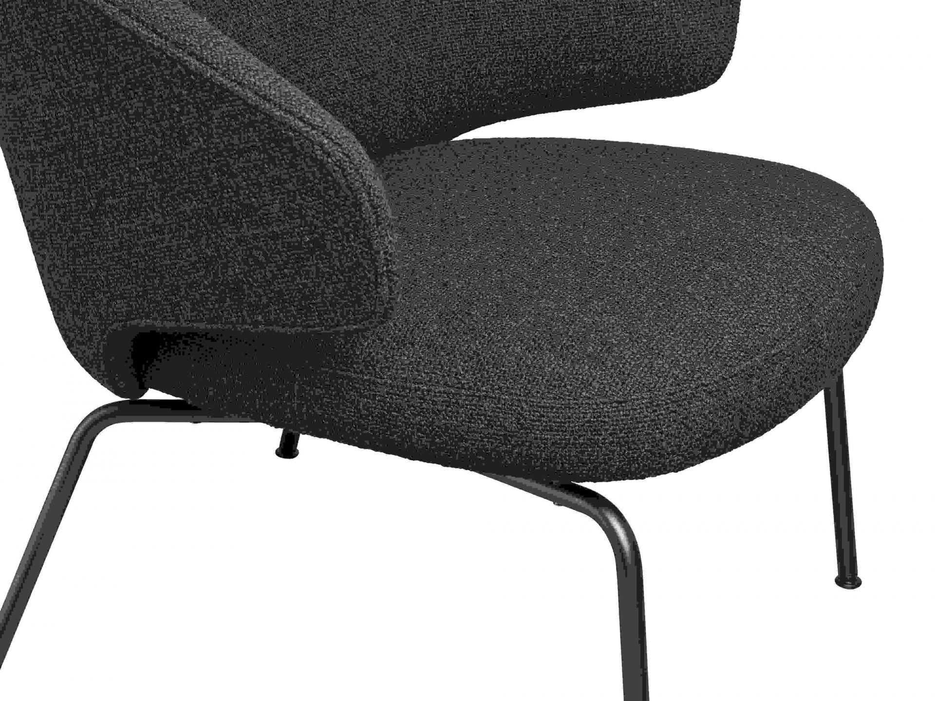 Detailaufnahme des Fritz Hansen Let Sessels in Anthrazit mit filigranem Metallgestell. Design Sessel für modernes Wohnen.