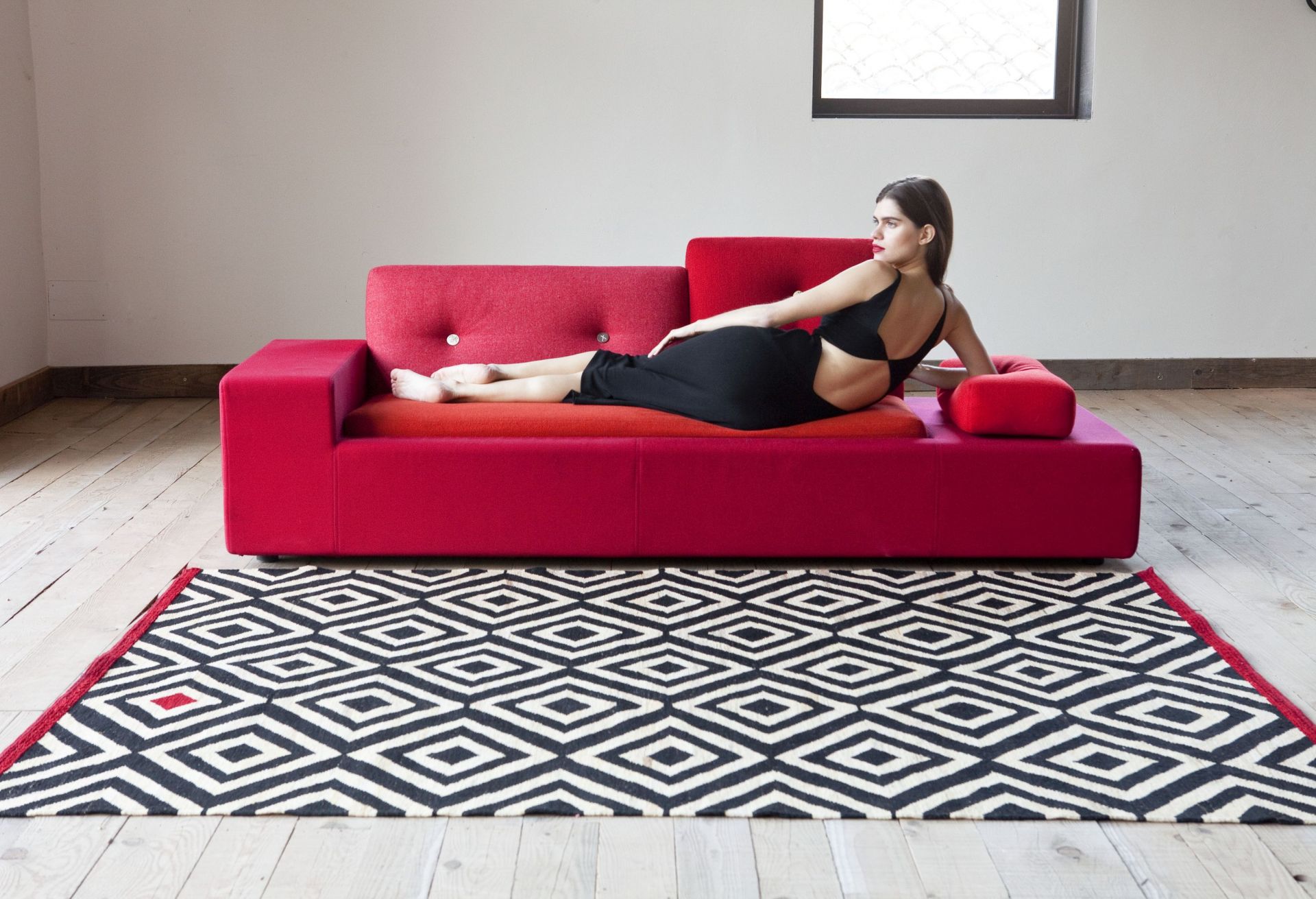 Nanimarquina Mélange Pattern Teppich 80x240 cm mit geometrischem Muster in Schwarz und Weiß.