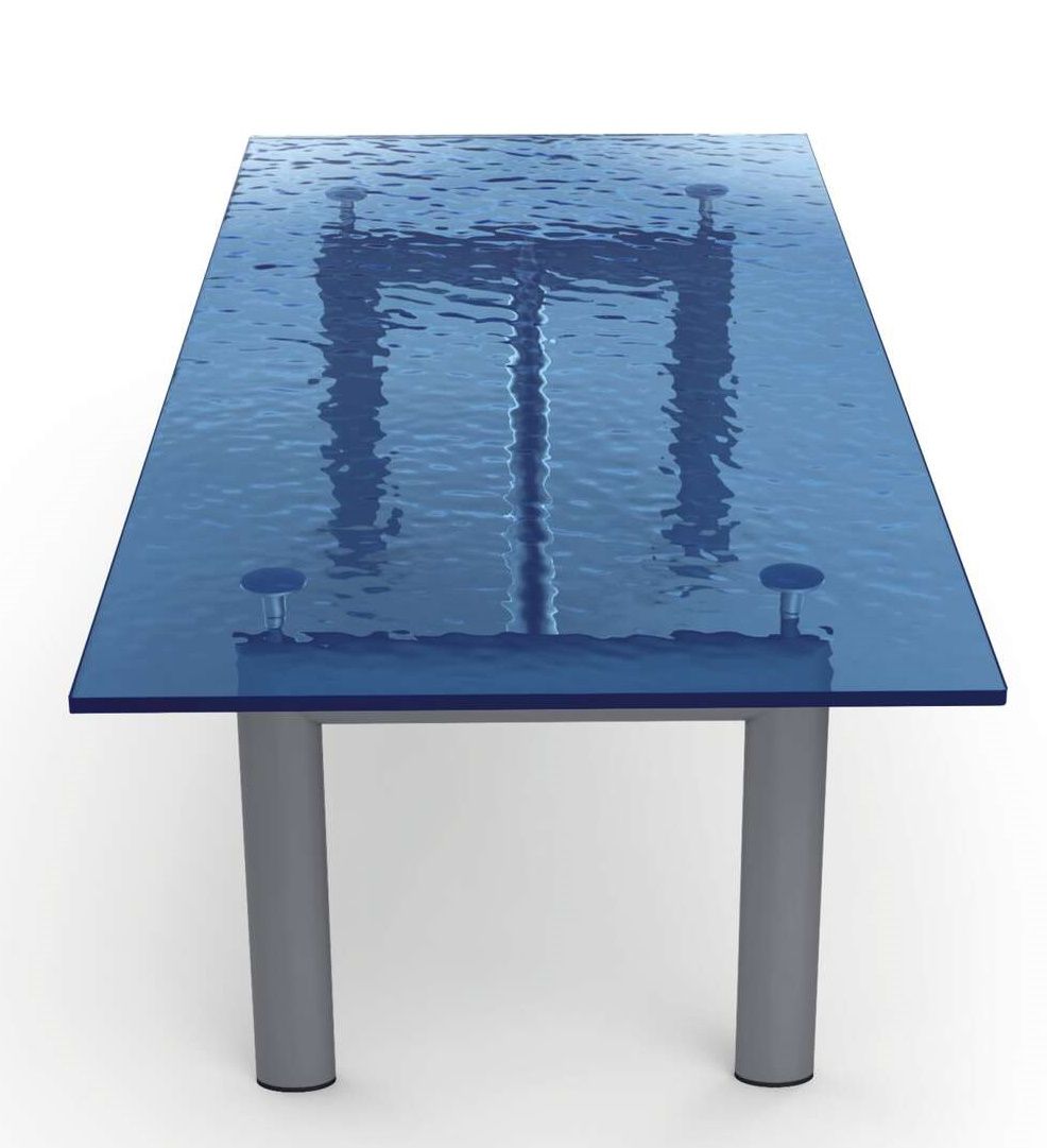 LC6 Table tube d´avion Esstisch Cassina mit blauer Glasplatte und silberfarbenem Stahlrohrgestell, Frontansicht.