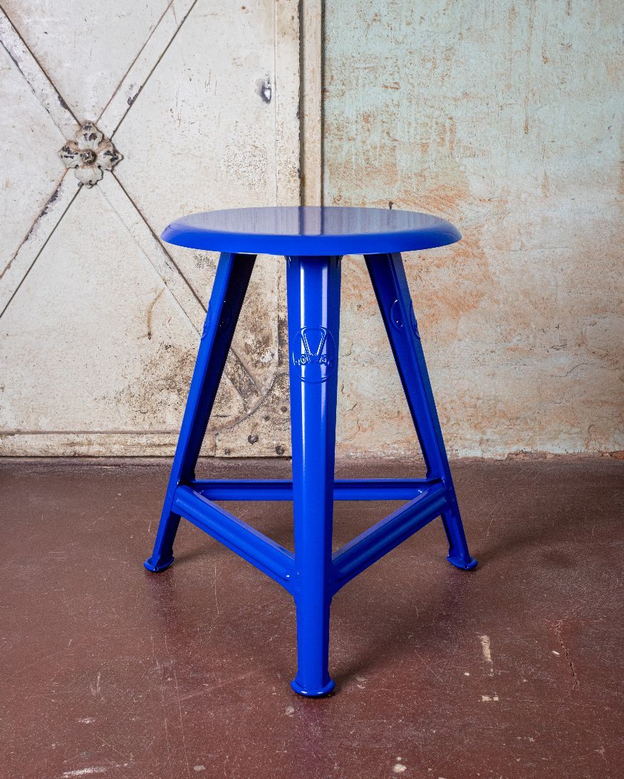 Blauer Rowac Schemel IS, 48 cm hoch, Blueprint Edition, Stahlrohr Hocker für Werkstatt und Büro.