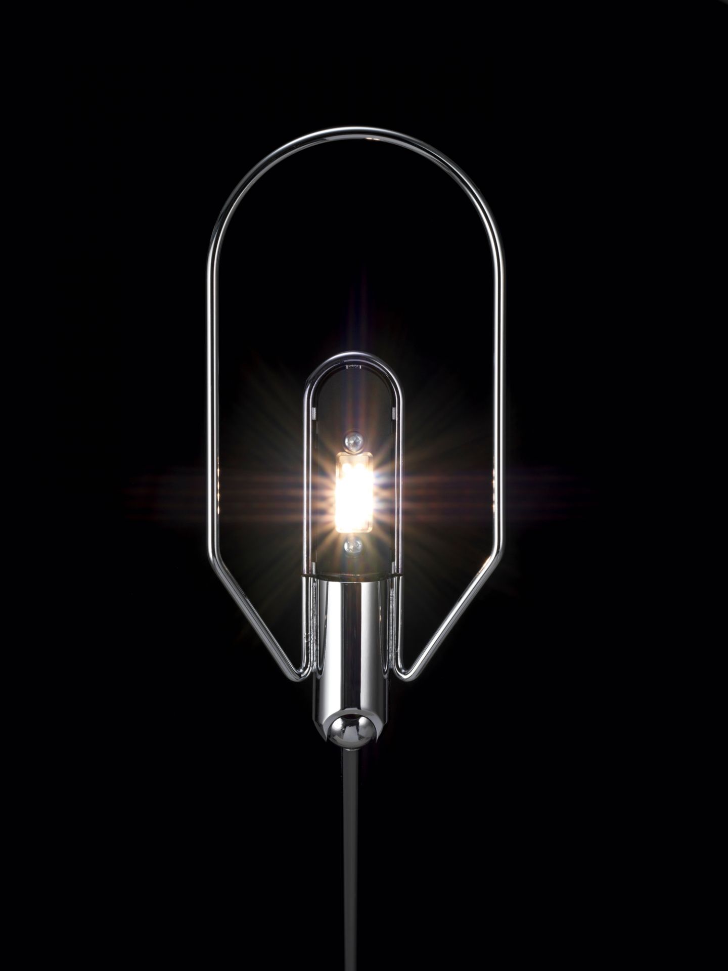 Lifto LED Tischleuchte von Belux, dimmbare Lampe mit minimalistischem Design und hellem Licht.