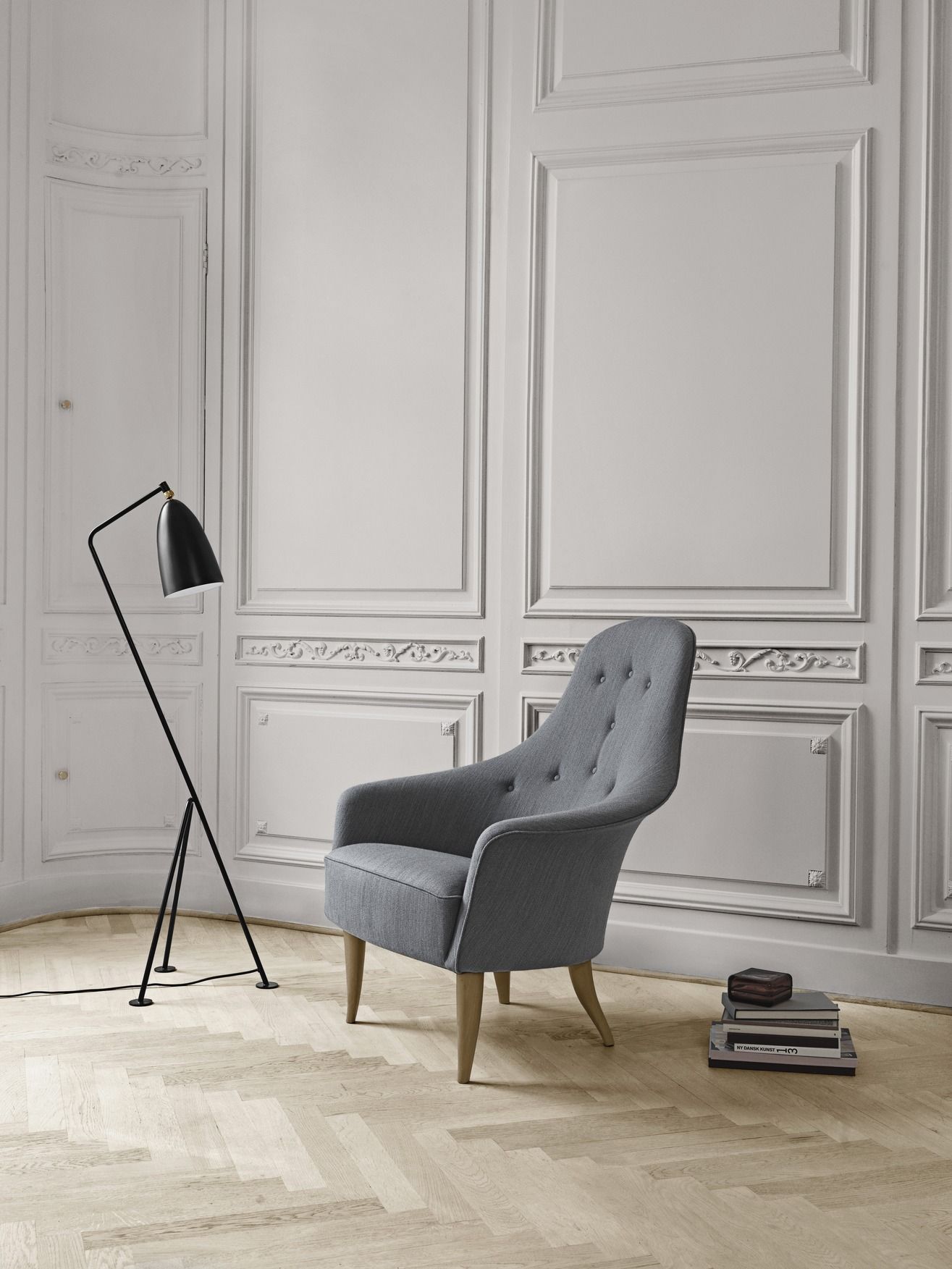 Gräshoppa / Grashoppa staande lamp zwart Gubi
