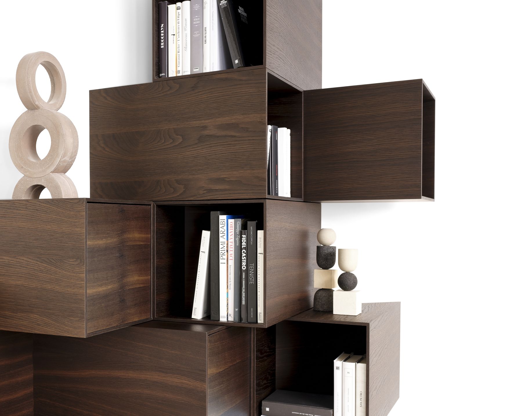 Cellula Wood Wandschrank Modul von Mogg, moderne Holzregale, Bücher und Deko-Objekte.