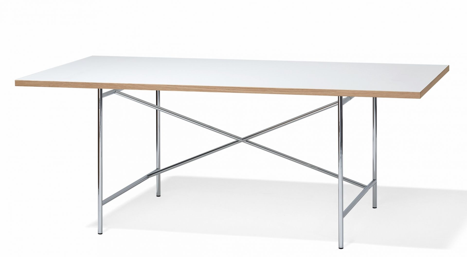 Eiermann Tisch mit weißer Melaminplatte und Eichekante auf verchromtem Stahlgestell. Bürotisch und Schreibtisch.