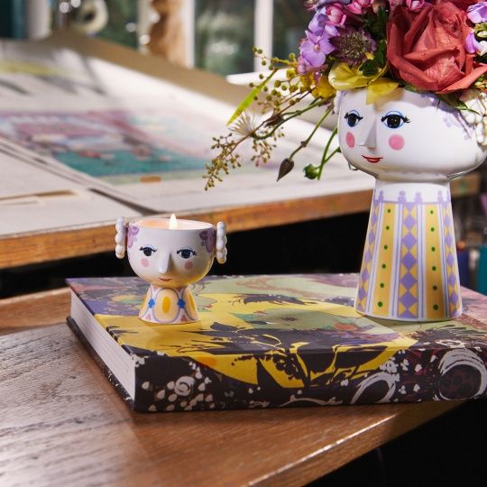 Eva Teelichthalter 2er Set von Bjorn Wiinblad: Keramik Teelichthalter und Blumenvase mit Gesicht.