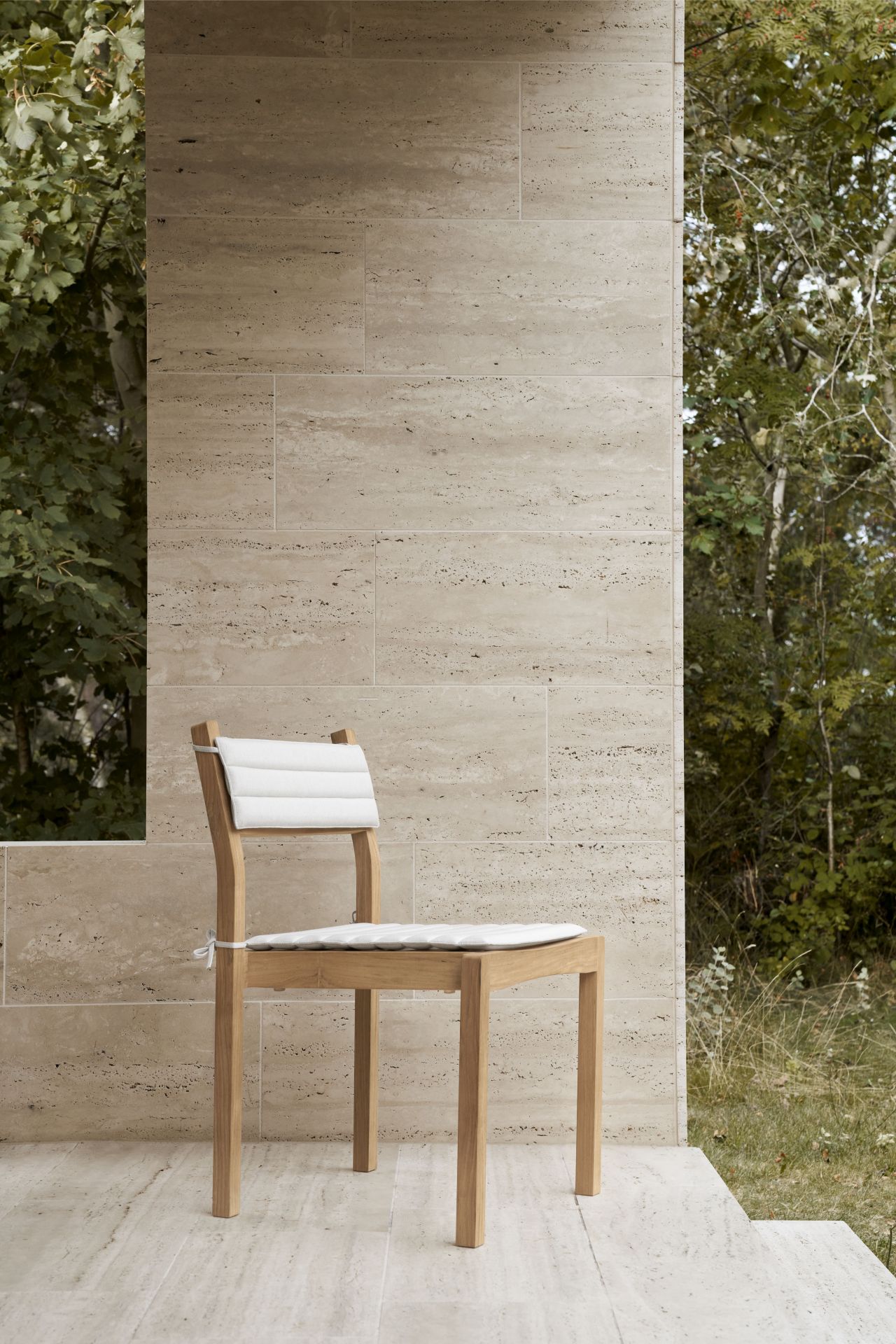 CU AH501S Sitzkissen für Carl Hansen AH501/AH502 Stuhl, Outdoor, weiße Polsterung, Holzgestell.