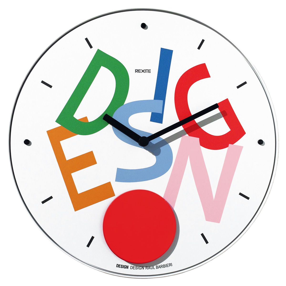 Appuntamento Wanduhr von Rexite mit bunten Buchstaben und Pendel für modernes Wohnen.