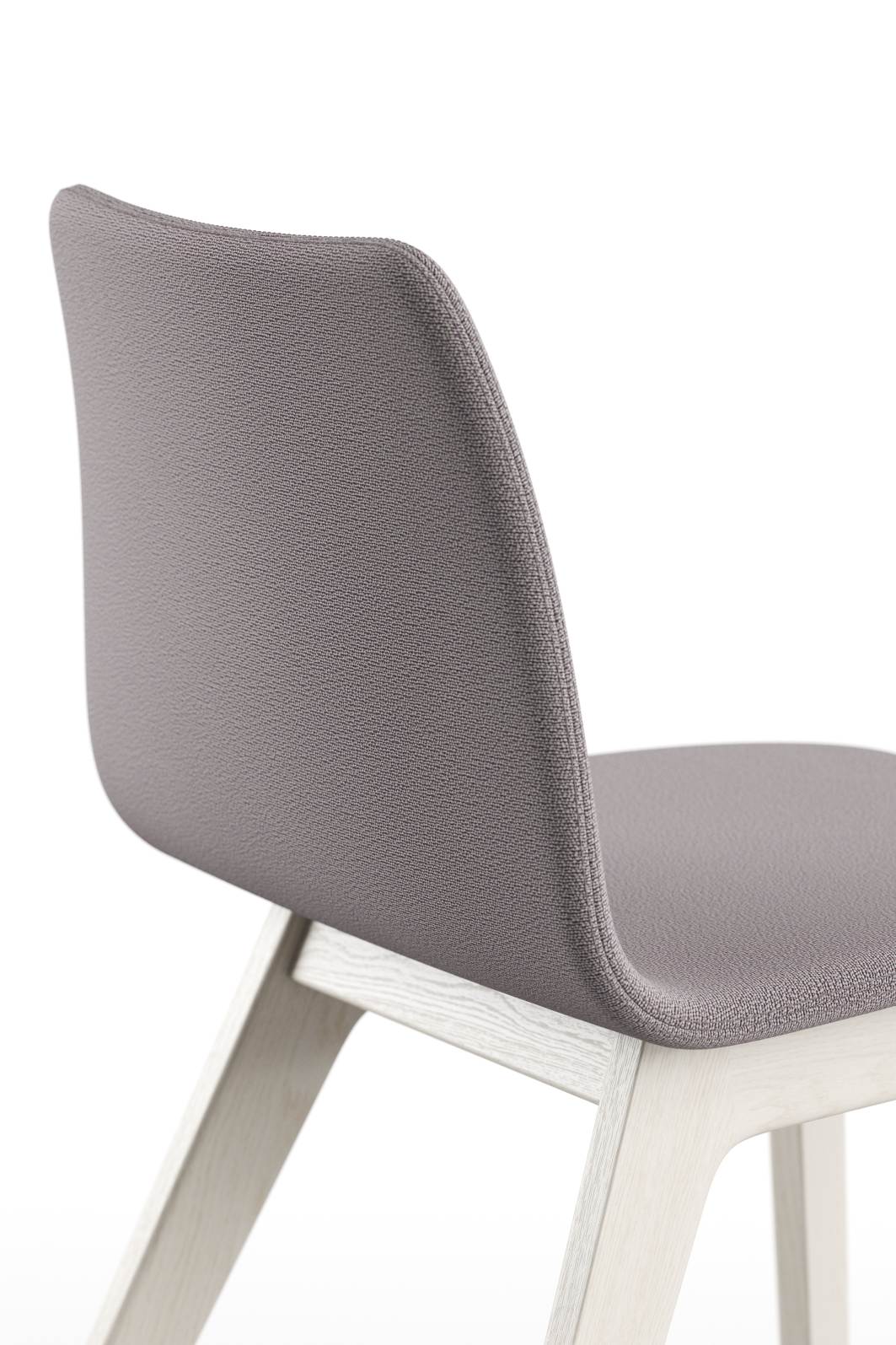 Detailaufnahme: Grauer, vollgepolsterter Morph Plus Stuhl mit hellem Holzgestell von Zeitraum. Moderner Esszimmerstuhl.
