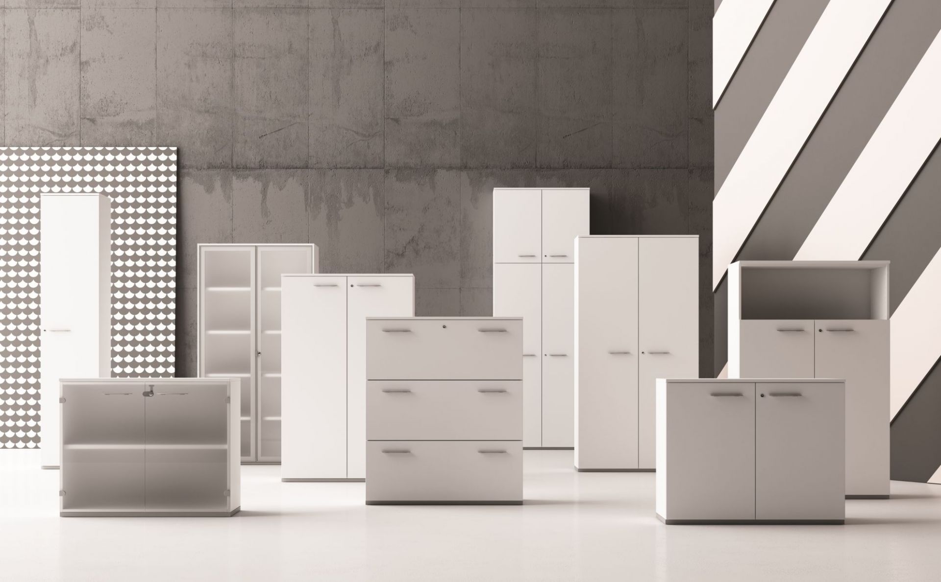 Bild von Frezza Sideboards und Aktenschränken in Weiß, Büromöbel mit Drehtüren und offenen Fächern.