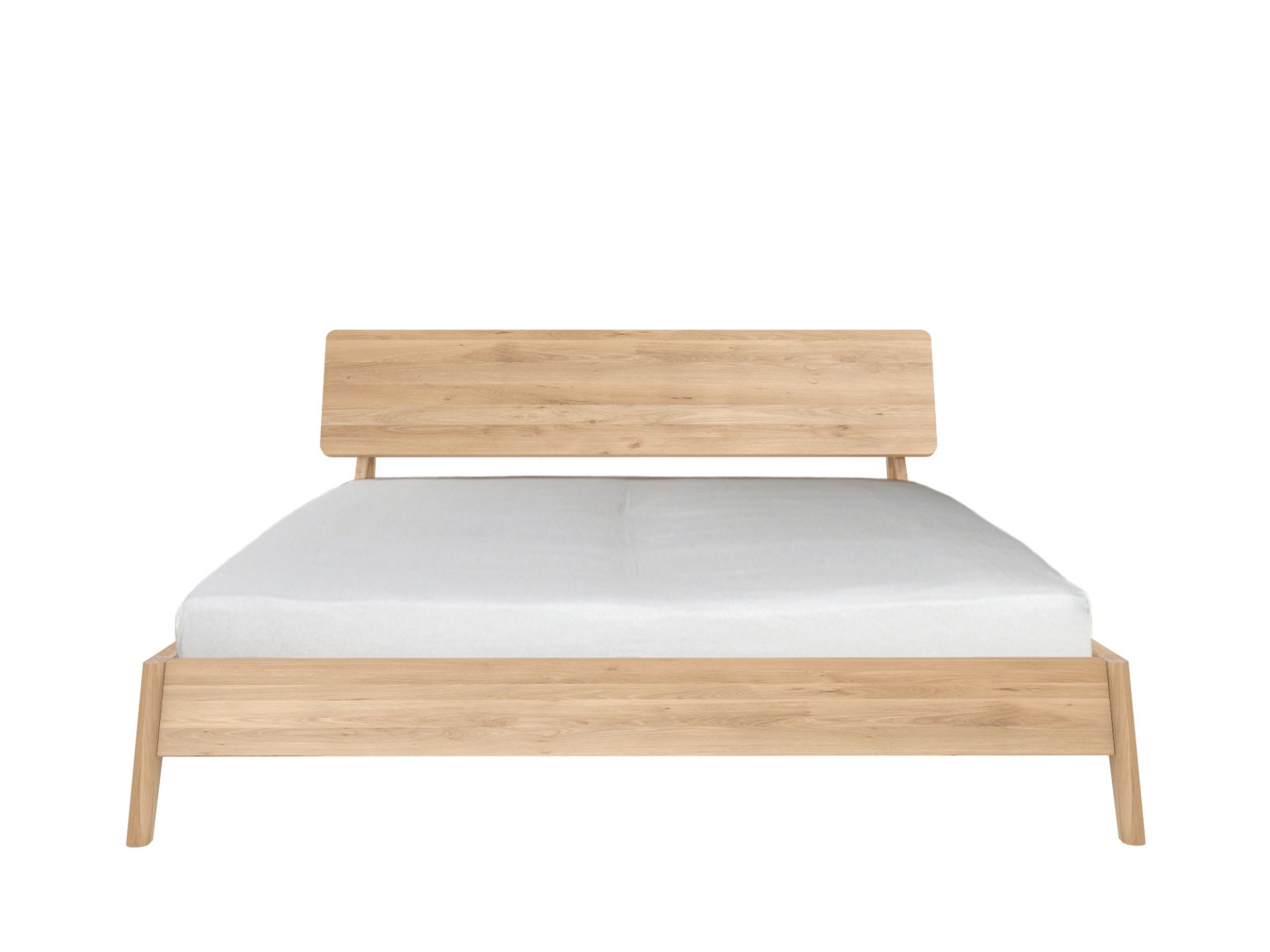 Air Bett Eiche von Ethnicraft, 180x200 cm, modernes Design mit hellem Holz und Lattenrost.