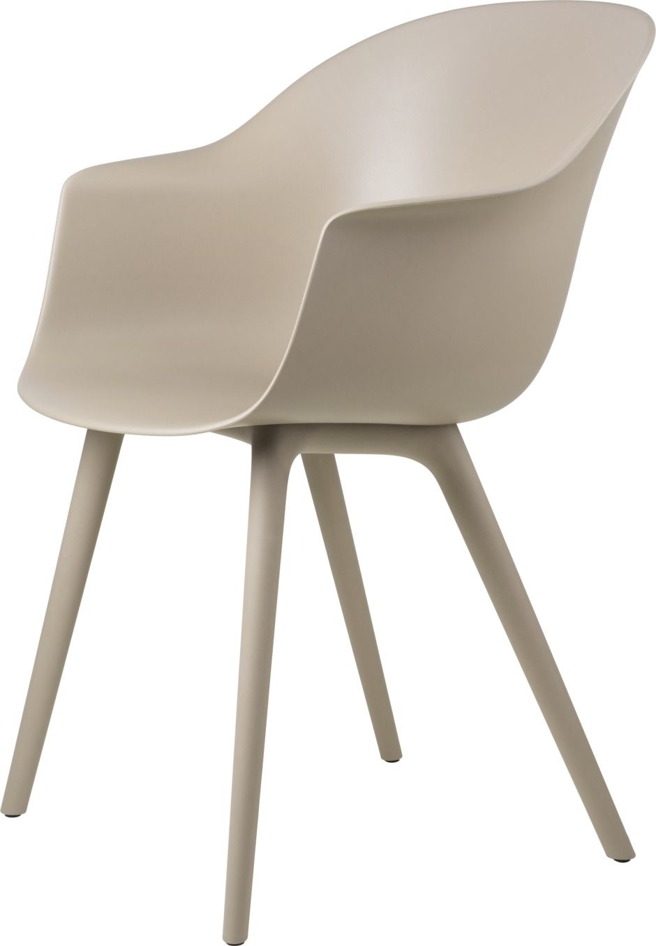 Beiger Bat Chair Esszimmerstuhl von Gubi für den Außenbereich, mit Armlehnen und vier Beinen.