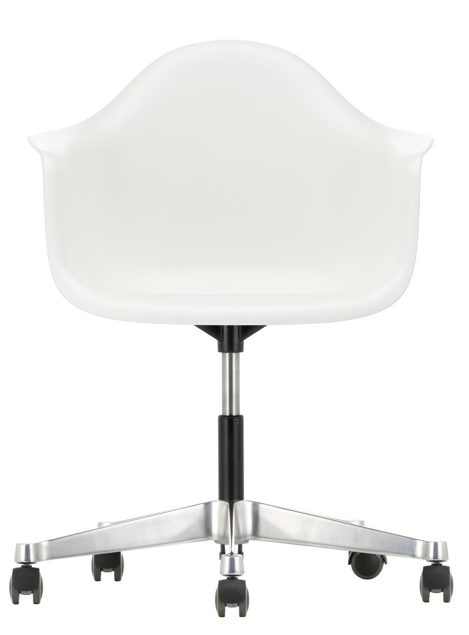 Weißer Eames Plastic Arm Chair PACC von Vitra mit Rollen und silbernem Fußkreuz, Frontansicht.