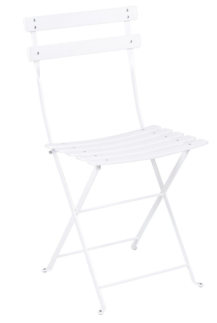 Weißer Bistro Gartenstuhl von Fermob, ein klappbarer Outdoor-Stuhl aus Metall für den Garten.