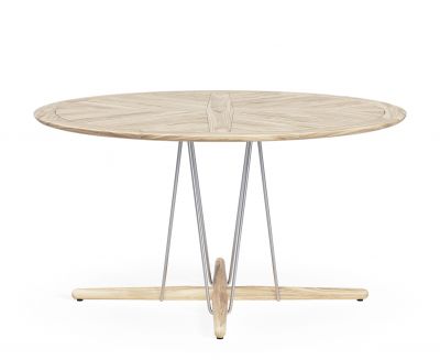 E022 Embrace Outdoor Tisch von Carl Hansen & Søn: Runder Esstisch aus Holz mit Metallbeinen.
