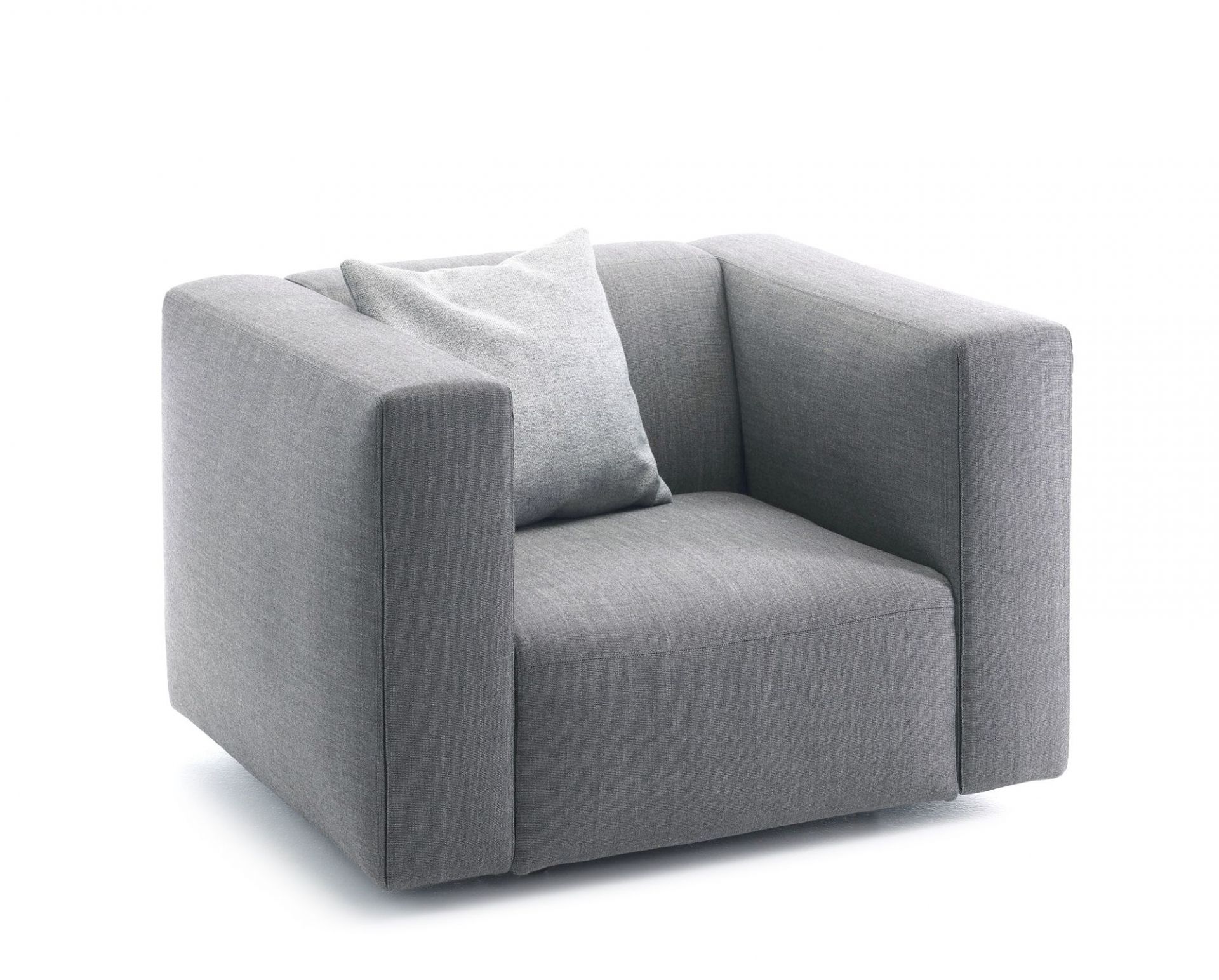 Grauer Match Sessel von Prostoria mit Kissen, moderner Loungesessel für Wohnzimmer und Büro.