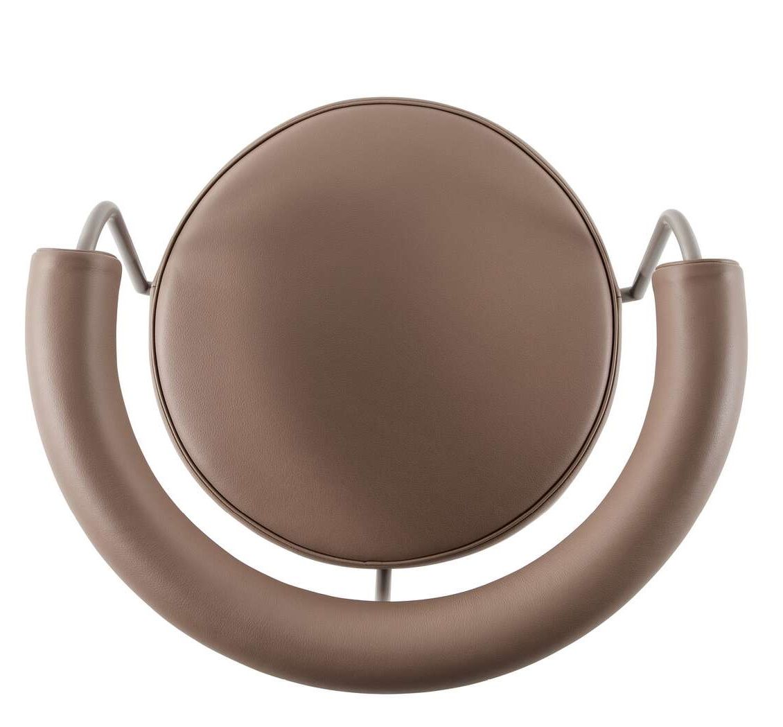 Draufsicht des Cassina 7 Fauteuil Tournant Drehsessels in Taupe mit runder Sitzfläche und Armlehnen.