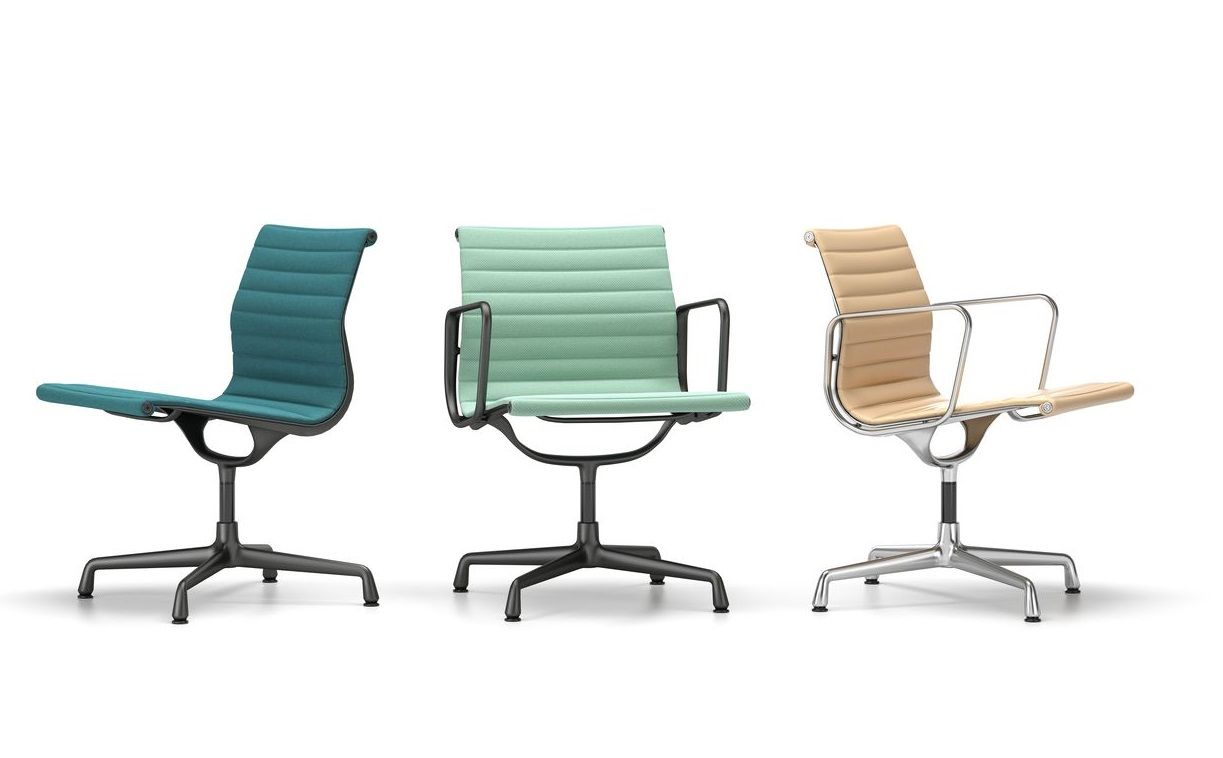 Vitra Aluminium Chair EA 104 in drei verschiedenen Farben, Bürostuhl mit Armlehnen.
