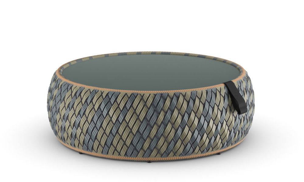 Dala Kaffeetisch von Dedon: Runder Outdoor-Tisch mit geflochtenem Korpus und Glasplatte.