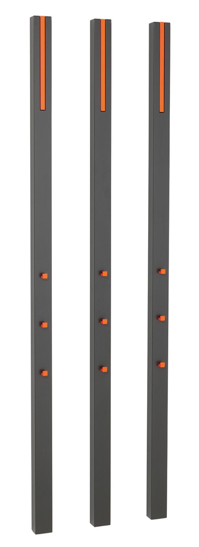 Schönbuch Line Garderobenelement: Drei graue Garderobenleisten mit orangefarbenen Akzenten und Haken für eine moderne Wandgarderobe.