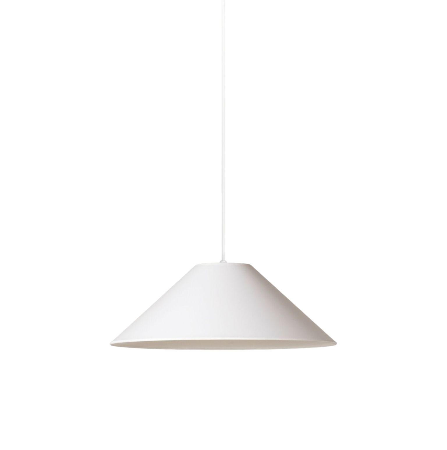 Weiße Sísísí Pendelleuchte von Santa & Cole, konisch geformt, Durchmesser 49cm, moderne Innenbeleuchtung.