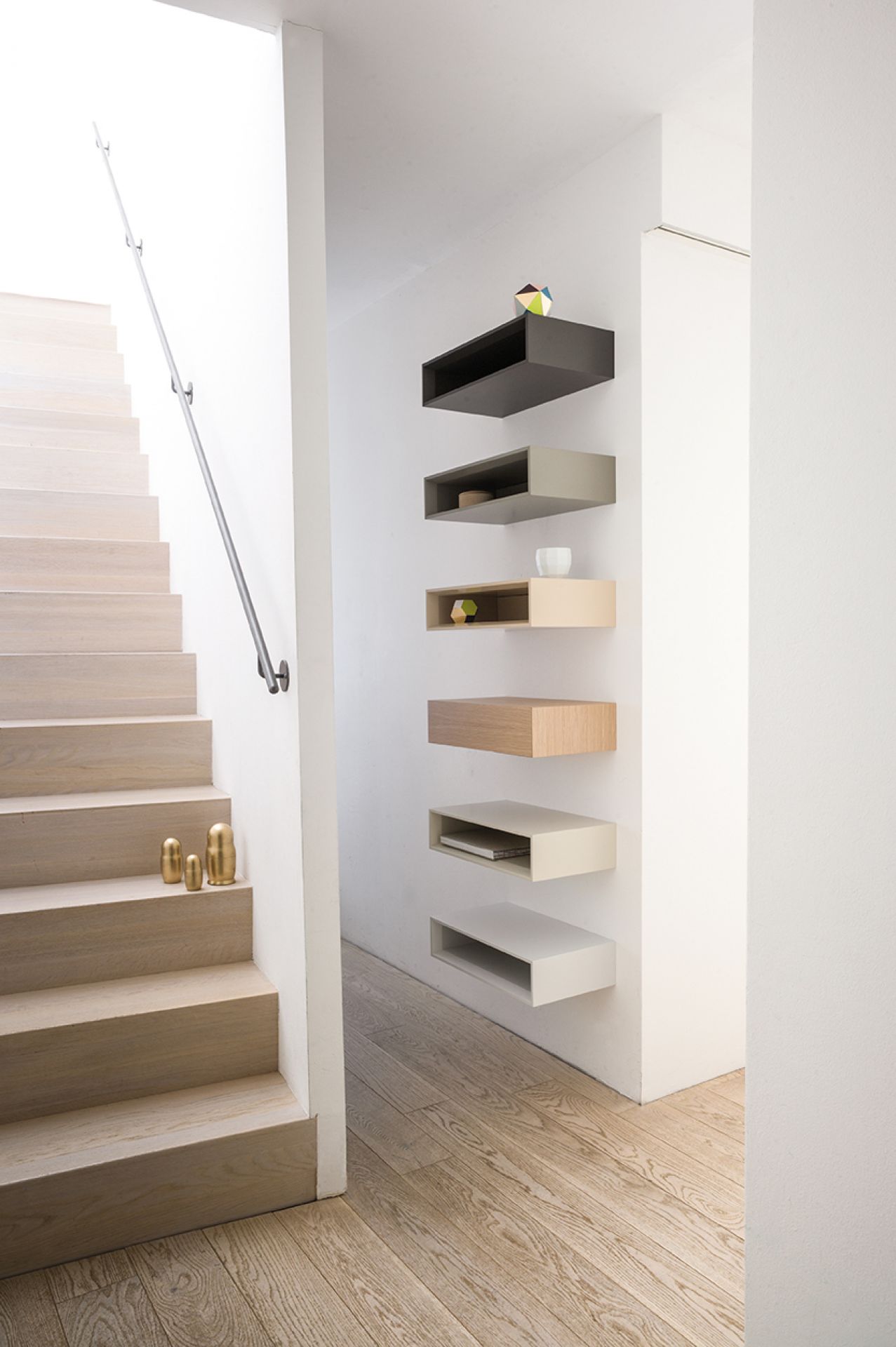 Epoca Schubkastenkonsole von Schönbuch, Wandmontage, verschiedene Farben, modernes Design für Flur und Wohnraum.