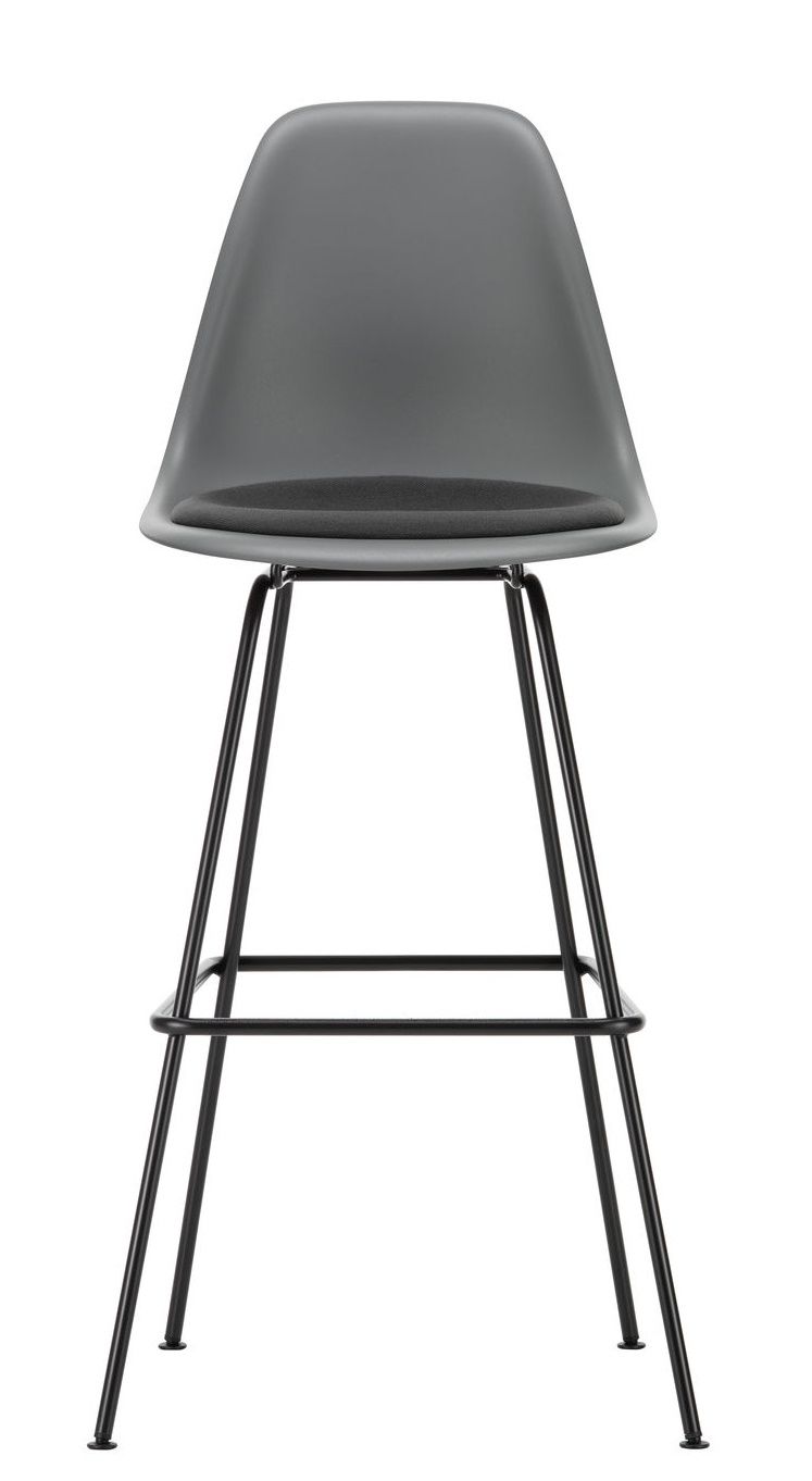 Grauer Eames Plastic Bar Stool High von Vitra mit schwarzem Sitzpolster und schwarzem Metallgestell.