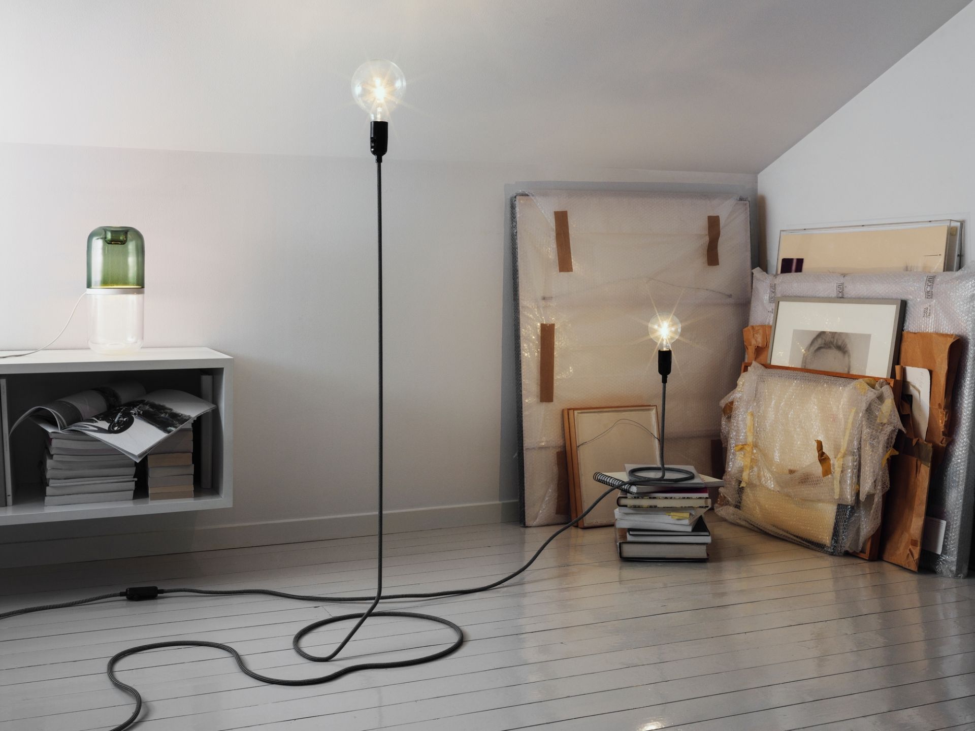 Cord Lamp Stehleuchte von Design House Stockholm, Höhe 130 cm, modernes Wohnzimmerambiente.