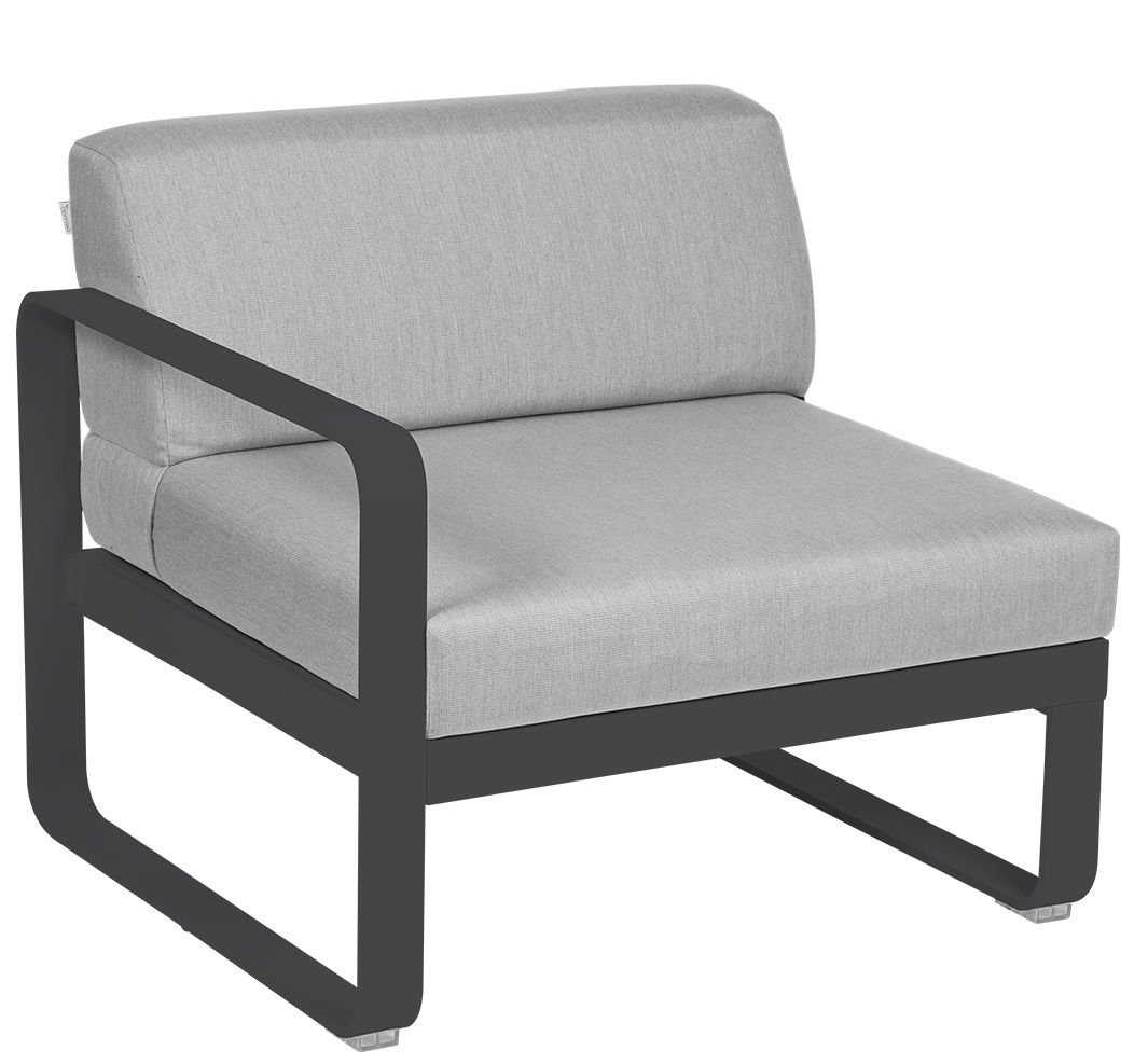 Bellevie Modulsofa 1-Sitzer links von Fermob, graues Outdoor Sofa mit dunklem Rahmen.