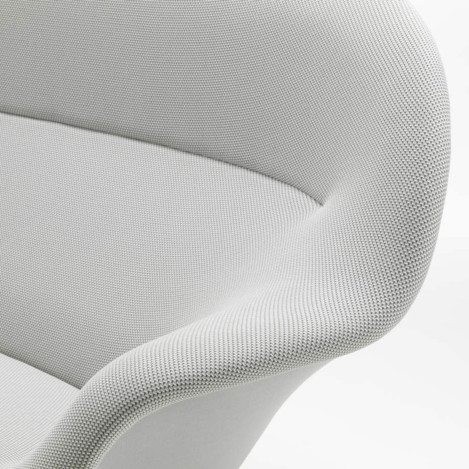 Detailaufnahme des Abalon Sofas von Vitra, hellgrauer Stoffbezug mit feiner Textur, modernes Design.