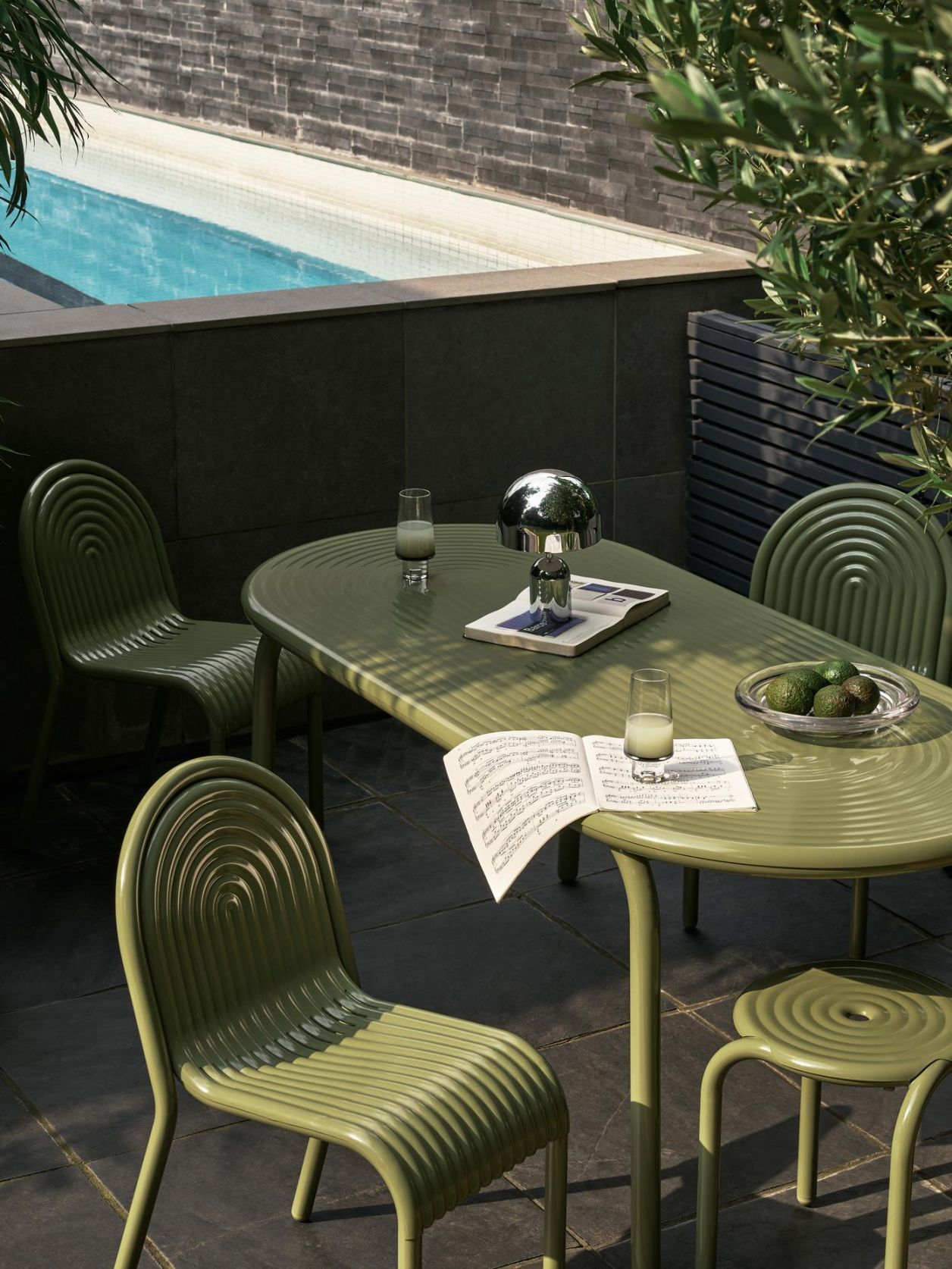 Groove Outdoor-tafel Putty van Tom Dixon