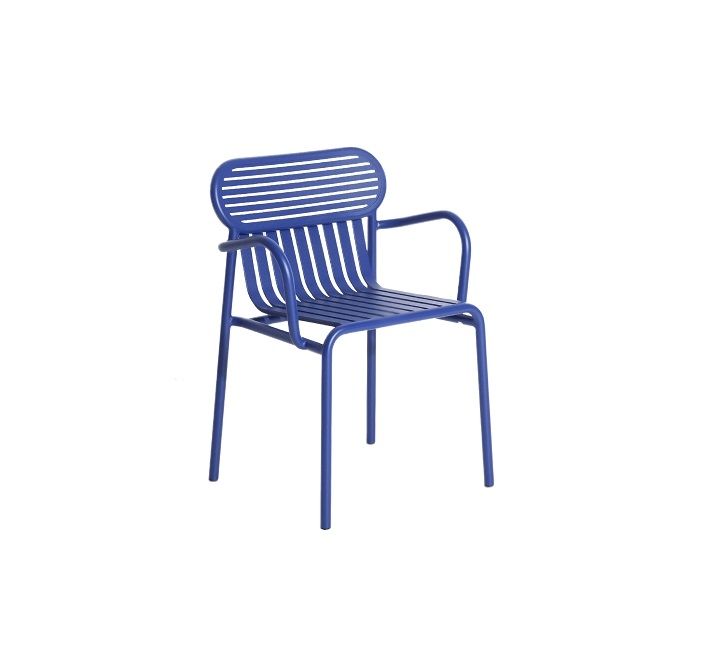 Blauer Week-End Gartenstuhl von Petite Friture mit Armlehnen, moderner Outdoor Stuhl für Garten und Terrasse.