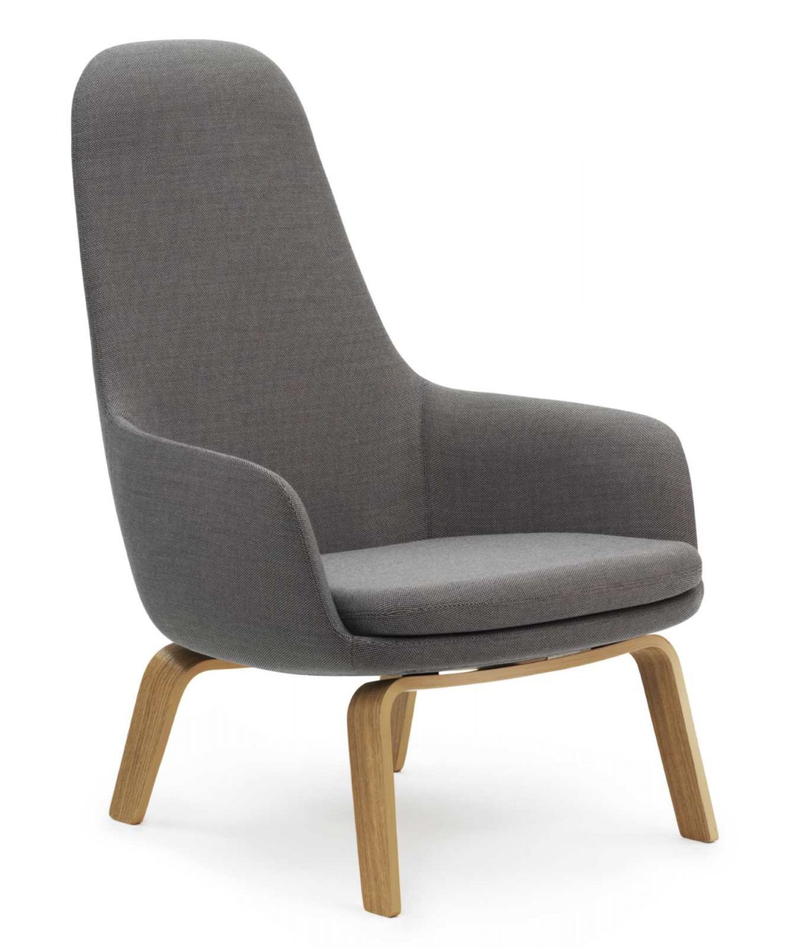 Grauer Era Lounge Chair Sessel hoch von Normann Copenhagen mit Holzgestell.