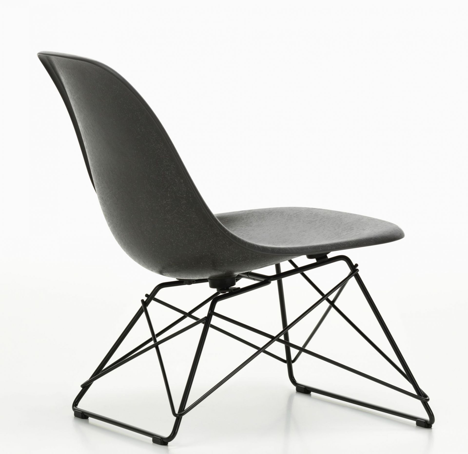 Eames Fiberglass Chair LSR Stuhl von Vitra, graue Sitzschale mit schwarzem Drahtgestell, Seitenansicht.
