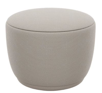 Beiger Kuon Pouf Hocker von Blomus, runder Sitzhocker mit Stoffbezug für Wohnzimmer und Schlafzimmer.
