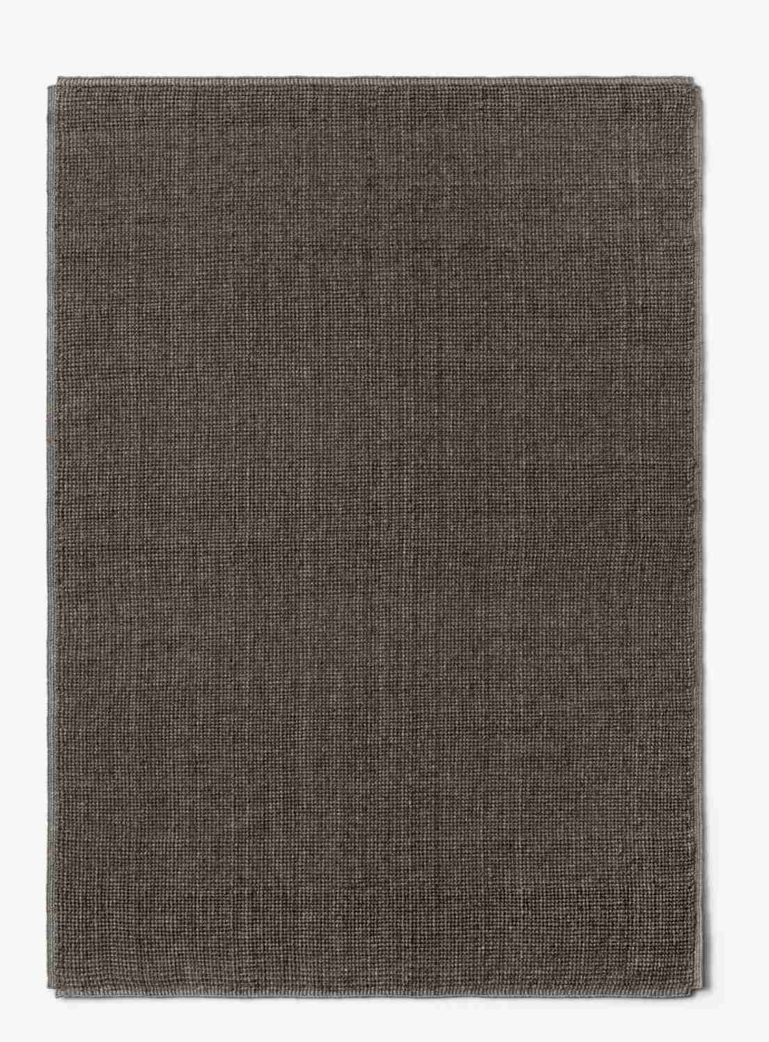 AndTradition Collect Rug SC84/SC85, brauner Wollteppich mit feiner Textur für Wohnzimmer und Schlafzimmer.