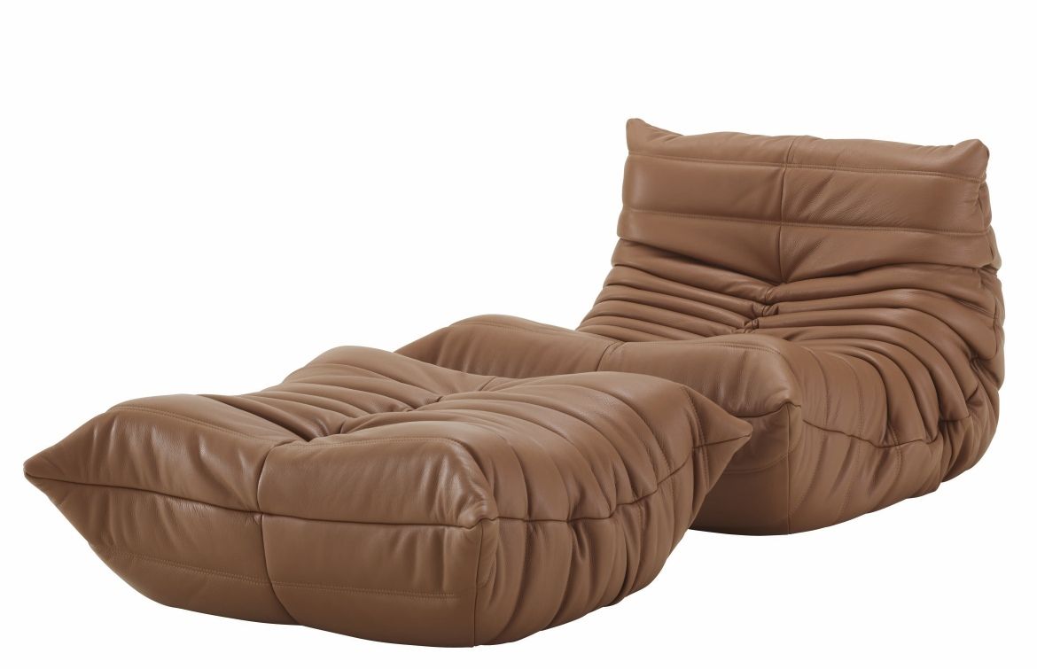 Brauner Togo Hocker von Ligne Roset aus Leder, modernes Design für Wohnzimmer und Lounge.