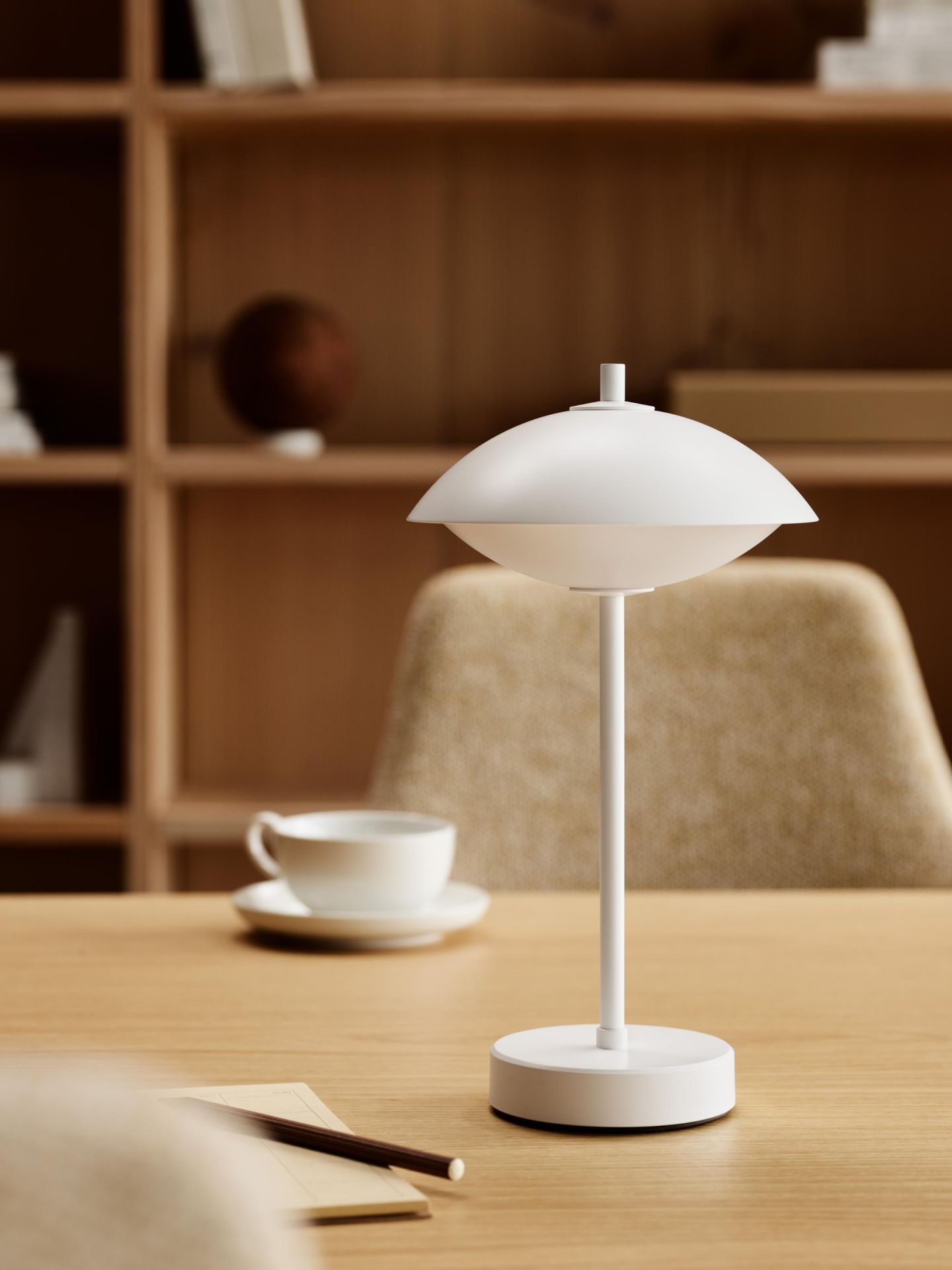 Clam Portable tafellamp, oplaadbare lamp van Fritz Hansen