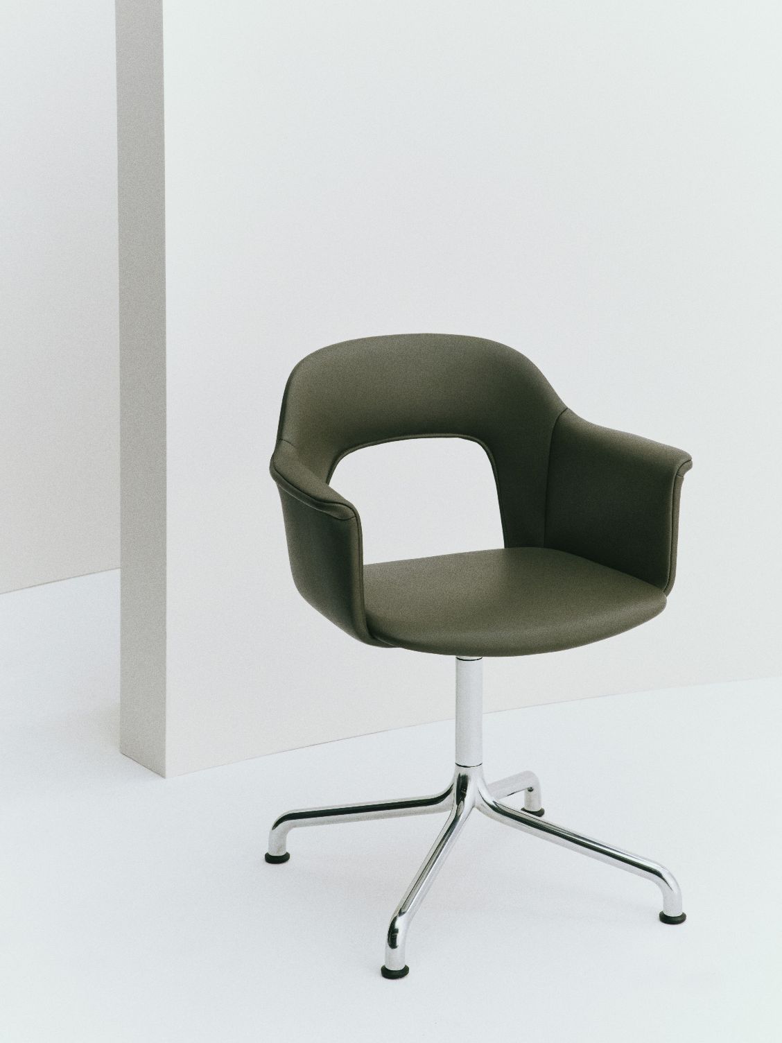 Layout Armchair 254 Fauteuil met vierpootvoet Hay