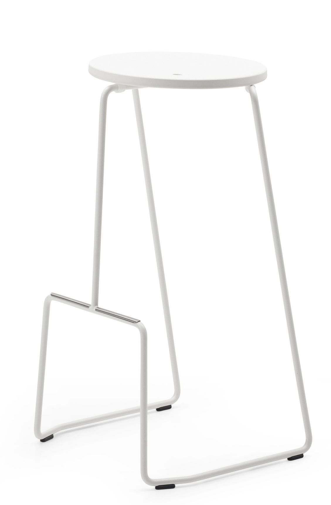 Weißer Tiki Hocker von Extremis für den Außenbereich, minimalistisches Design mit runder Sitzfläche und Fußstütze.