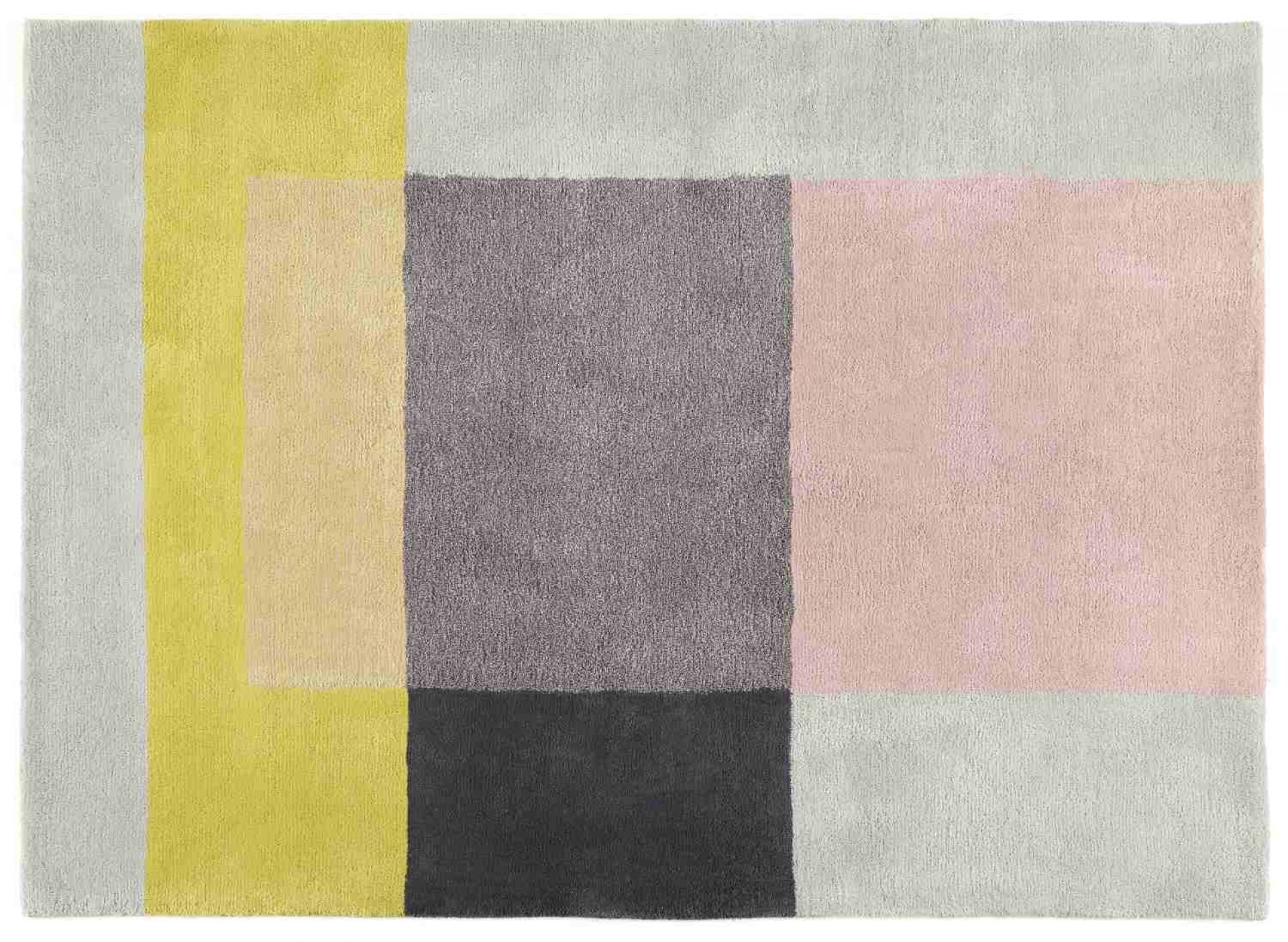 Colour Carpet Teppich von Hay mit geometrischem Muster in Gelb, Grau, Rosa und Schwarz.