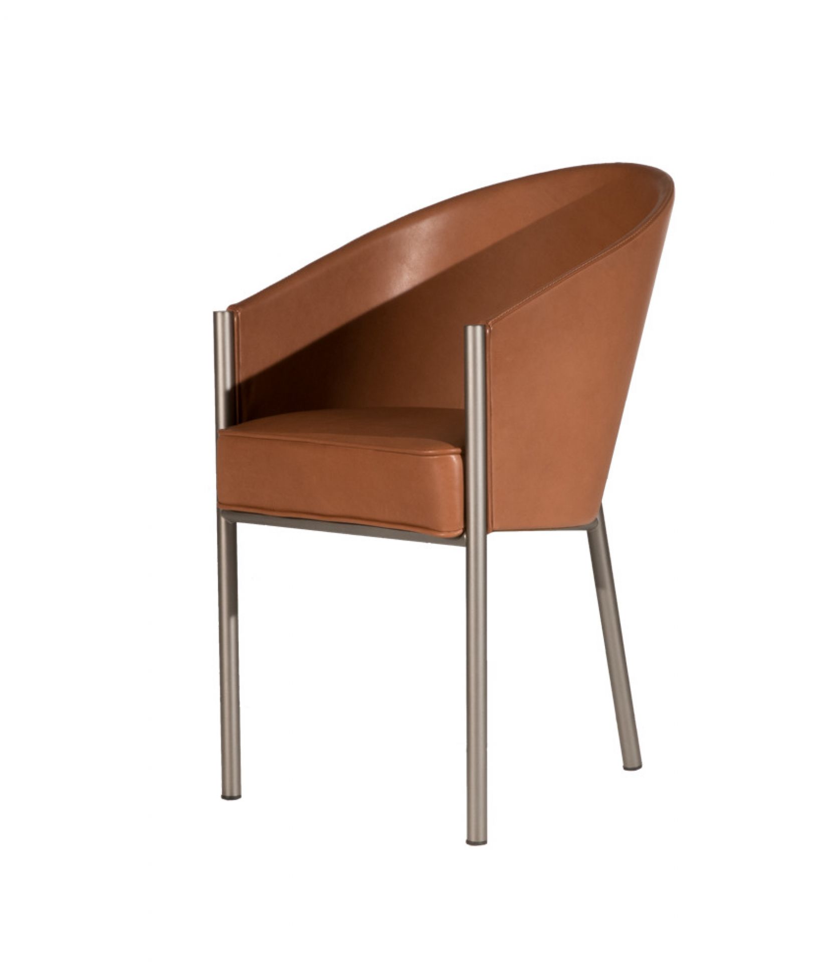 Costes Armchair von Driade: Brauner Leder Armlehnenstuhl mit Metallgestell, modernes Design für Wohnzimmer.